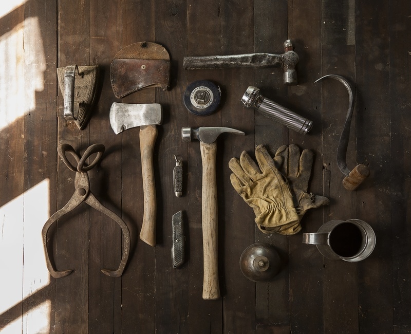 construction-work-carpenter-tools-large